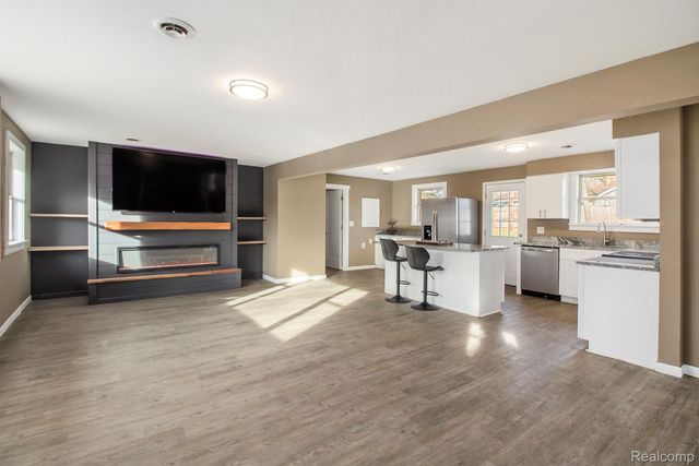 2861 Fishermans Drive, Highland Charter Township, MI 48356