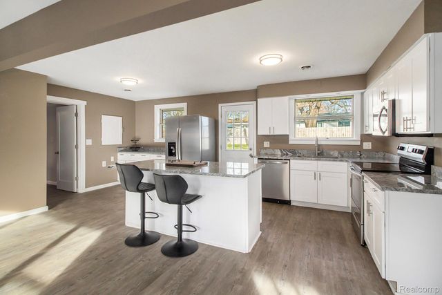 2861 Fishermans Drive, Highland Charter Township, MI 48356