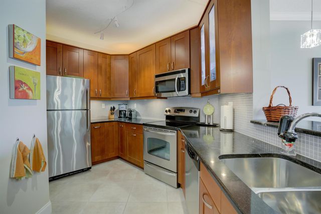 500 Uno Lago Drive 404, Juno Beach, FL 33408