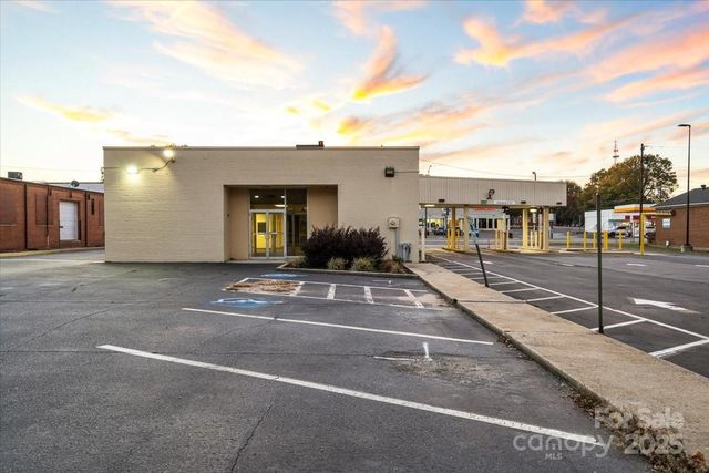 704 N Cannon Boulevard, Kannapolis, NC 28083