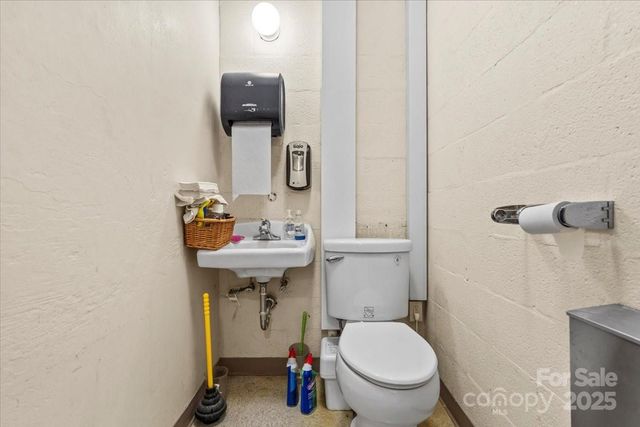 704 N Cannon Boulevard, Kannapolis, NC 28083