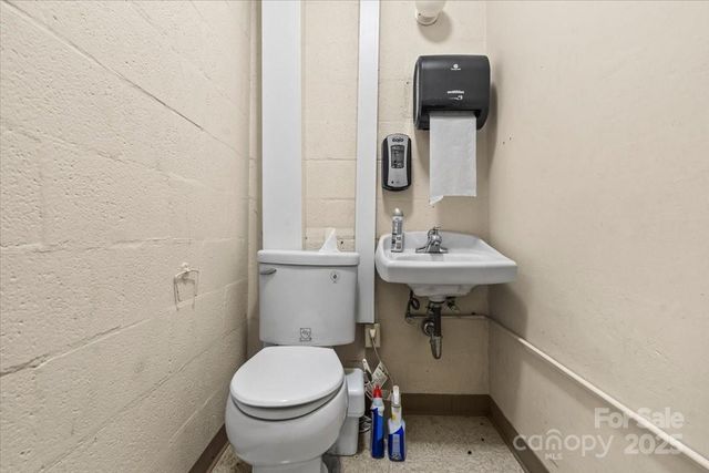 704 N Cannon Boulevard, Kannapolis, NC 28083