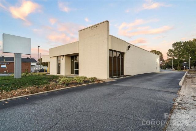 704 N Cannon Boulevard, Kannapolis, NC 28083