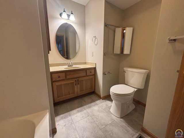 2307 SE Capricorn AVE, Topeka, KS 66605