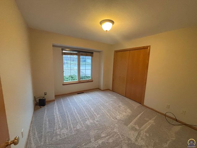 2307 SE Capricorn AVE, Topeka, KS 66605