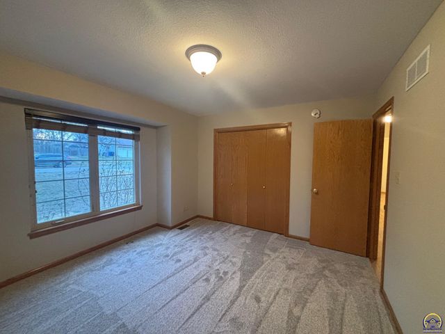 2307 SE Capricorn AVE, Topeka, KS 66605