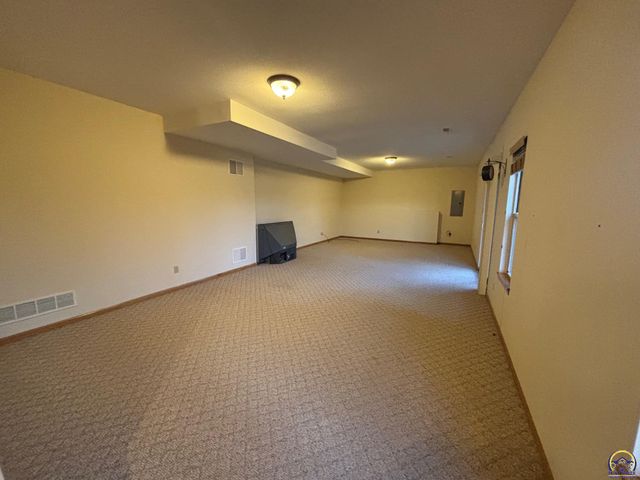 2307 SE Capricorn AVE, Topeka, KS 66605