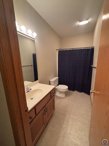 2307 SE Capricorn AVE, Topeka, KS 66605