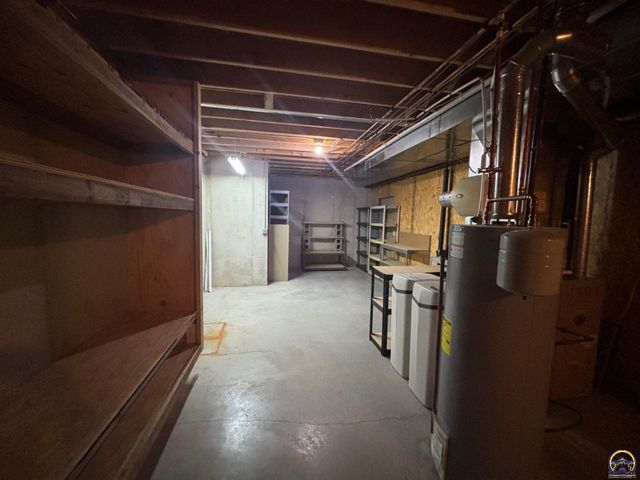 2307 SE Capricorn AVE, Topeka, KS 66605