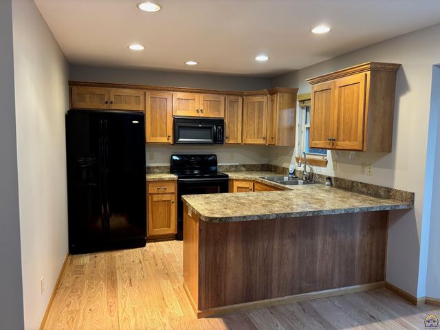 2307 SE Capricorn AVE, Topeka, KS 66605