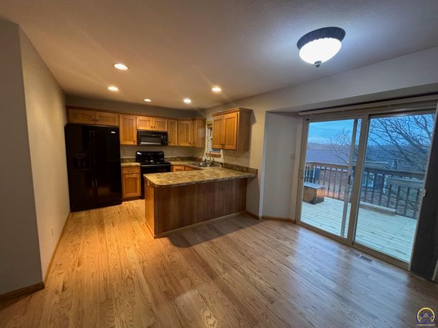 2307 SE Capricorn AVE, Topeka, KS 66605