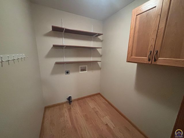 2307 SE Capricorn AVE, Topeka, KS 66605