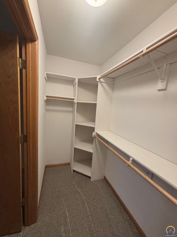 2307 SE Capricorn AVE, Topeka, KS 66605