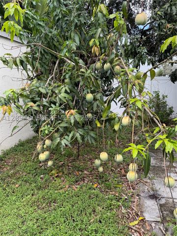 33 Bentwater Cir, Boynton Beach, FL 33426