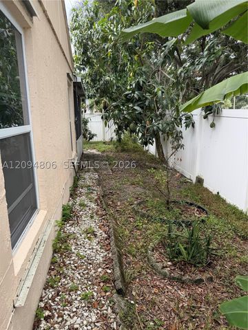 33 Bentwater Cir, Boynton Beach, FL 33426