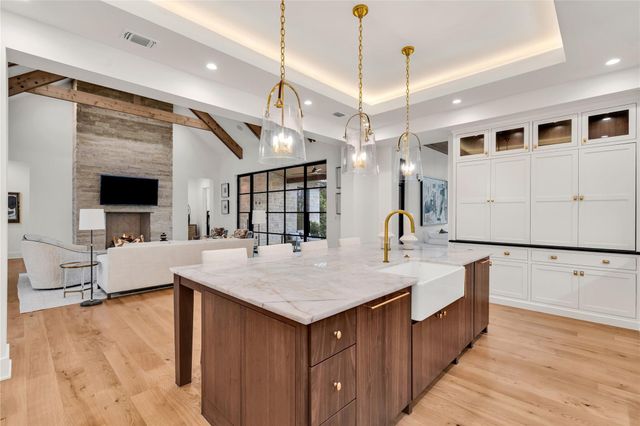 4300 Amarra DR 6, Austin, TX 78735