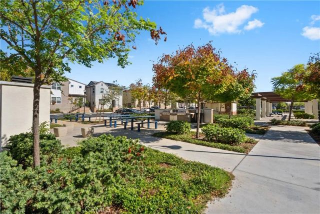 5604 Altamura Way 10, Fontana, CA 92336