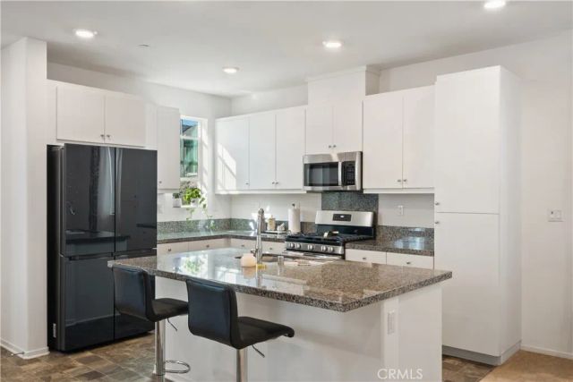 5604 Altamura Way 10, Fontana, CA 92336