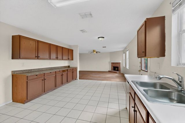 602 Flooded Gum Street, Arlington, TX 76002