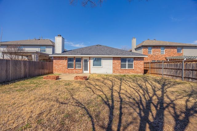 2831 Grandview Drive, Grand Prairie, TX 75052