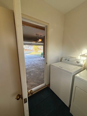 2109 Mallard Drive, Mahomet, IL 61853