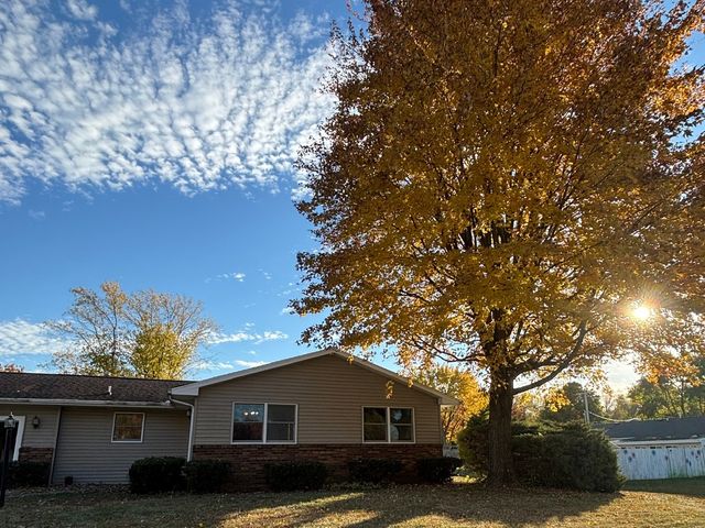 2109 Mallard Drive, Mahomet, IL 61853