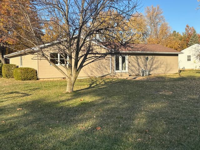 2109 Mallard Drive, Mahomet, IL 61853