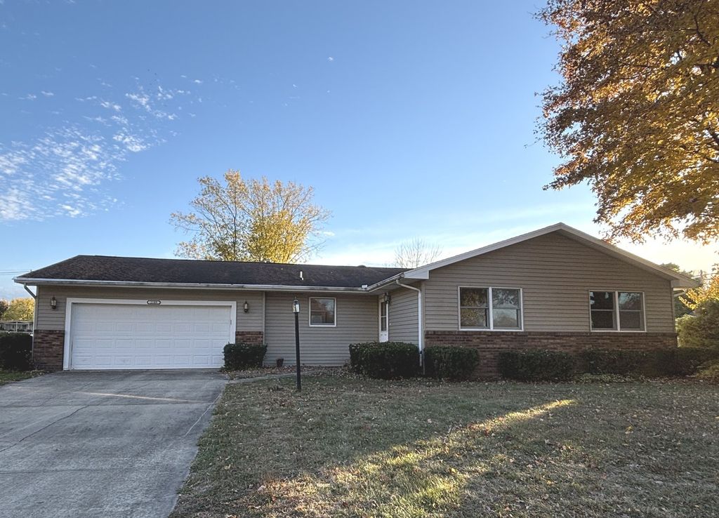 2109 Mallard Drive, Mahomet, IL 61853