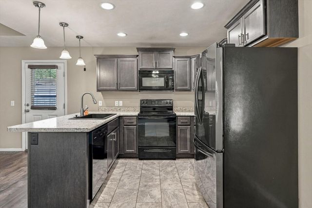 571 W Grace Street, Republic, MO 65738