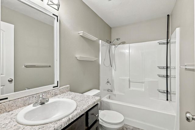 571 W Grace Street, Republic, MO 65738