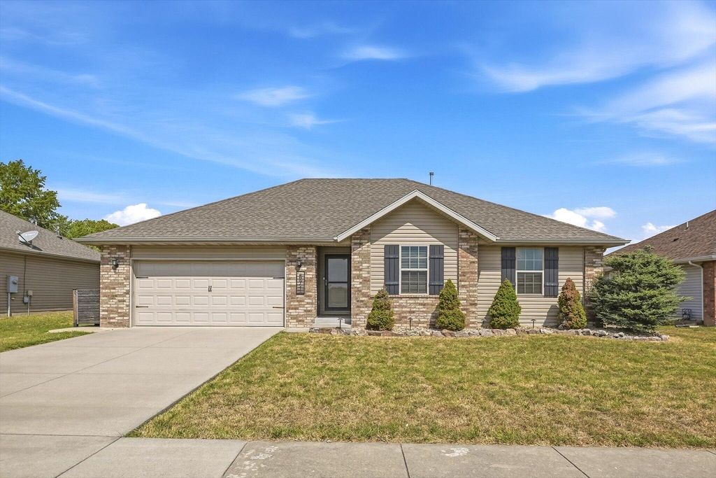 571 W Grace Street, Republic, MO 65738