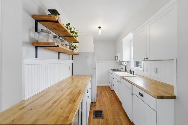 3608 59th Street, Des Moines, IA 50322