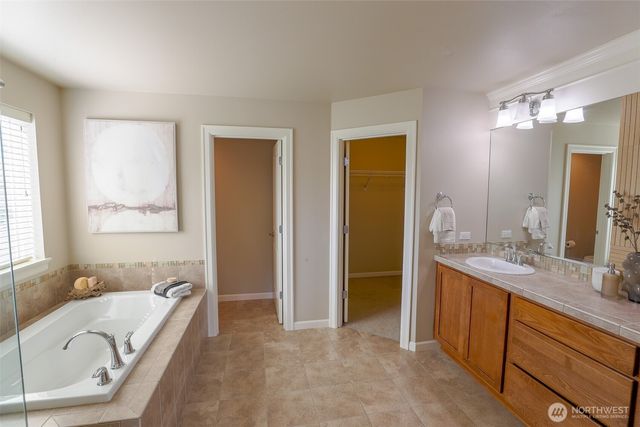 208 Ilwaco Place SE, Renton, WA 98059