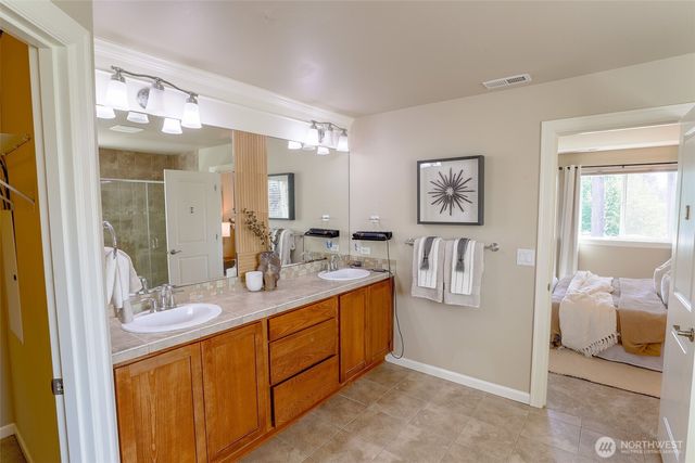 208 Ilwaco Place SE, Renton, WA 98059