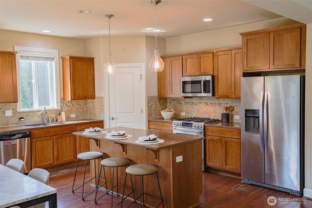 208 Ilwaco Place SE, Renton, WA 98059