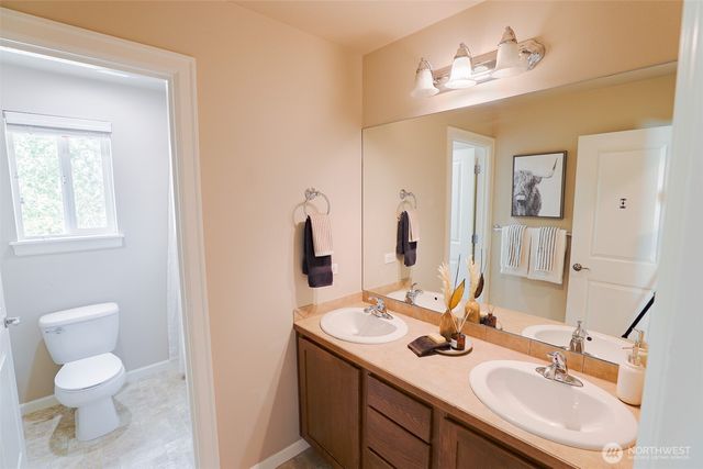 208 Ilwaco Place SE, Renton, WA 98059