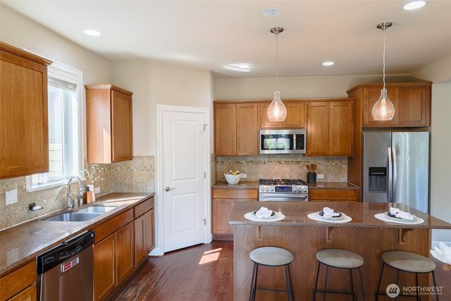 208 Ilwaco Place SE, Renton, WA 98059