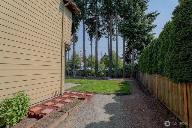 208 Ilwaco Place SE, Renton, WA 98059