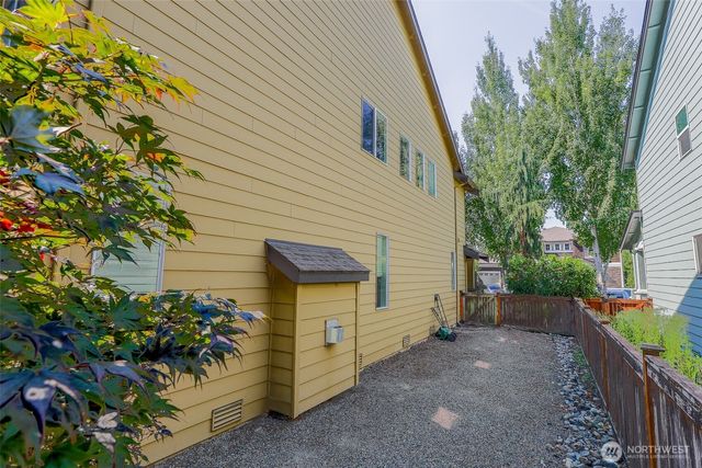 208 Ilwaco Place SE, Renton, WA 98059