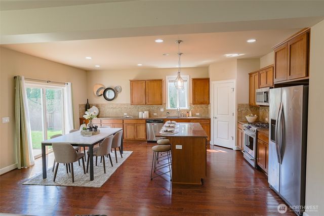 208 Ilwaco Place SE, Renton, WA 98059