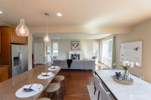 208 Ilwaco Place SE, Renton, WA 98059