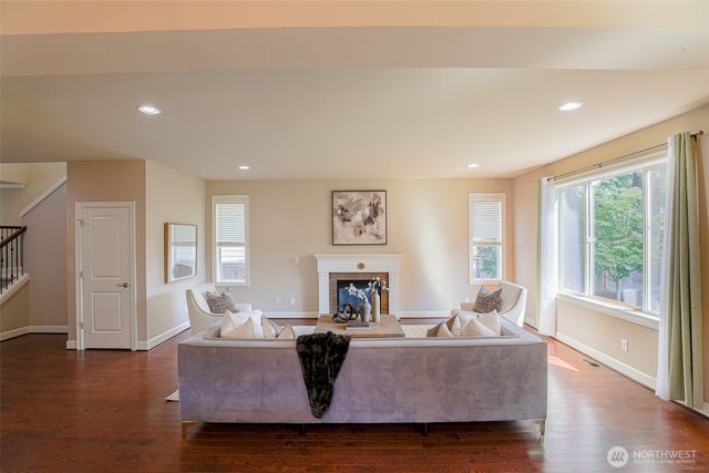 208 Ilwaco Place SE, Renton, WA 98059