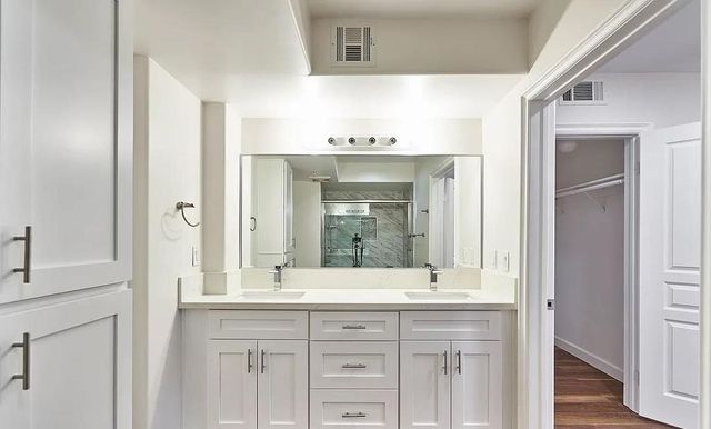 1036 S Serrano Avenue, Los Angeles, CA 90006