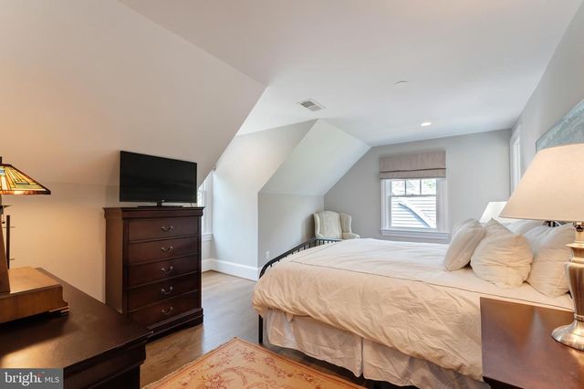 2025 SCROGGINS RD, Alexandria, VA 22302