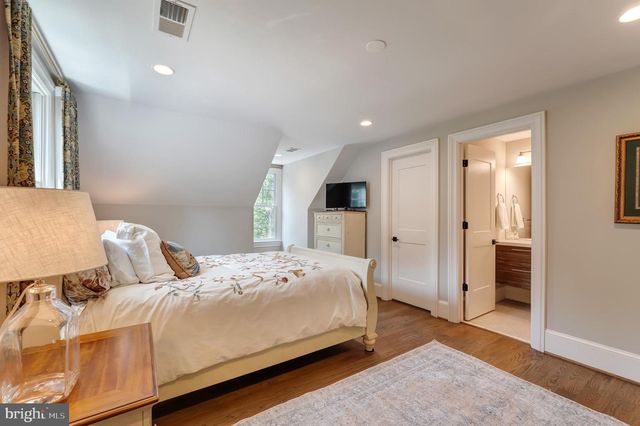 2025 SCROGGINS RD, Alexandria, VA 22302