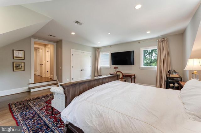 2025 SCROGGINS RD, Alexandria, VA 22302