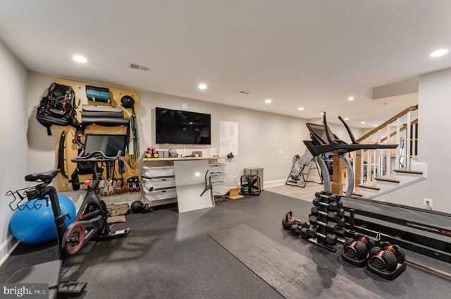 2025 SCROGGINS RD, Alexandria, VA 22302