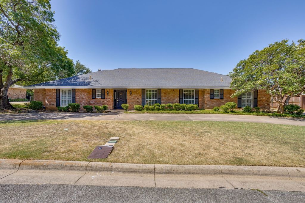 4813 Springwillow Road, Fort Worth, TX 76109