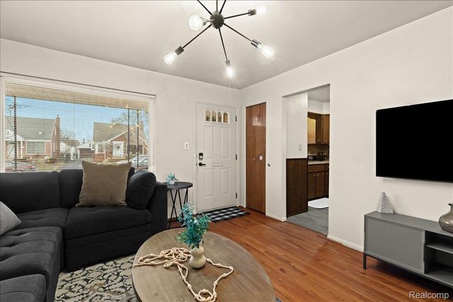 673 Winchester Avenue, Lincoln Park, MI 48146
