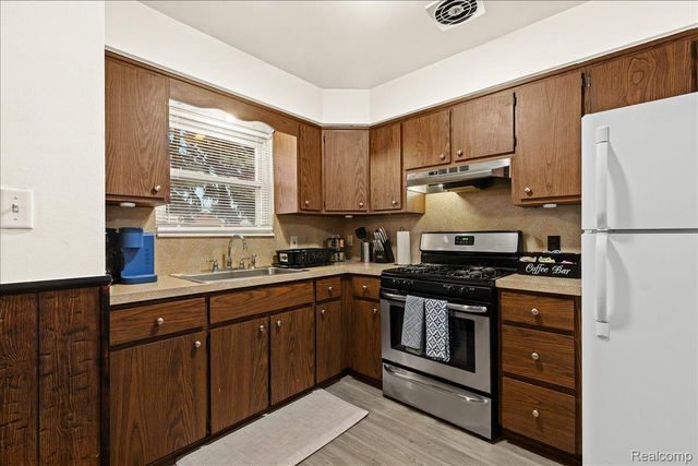 673 Winchester Avenue, Lincoln Park, MI 48146